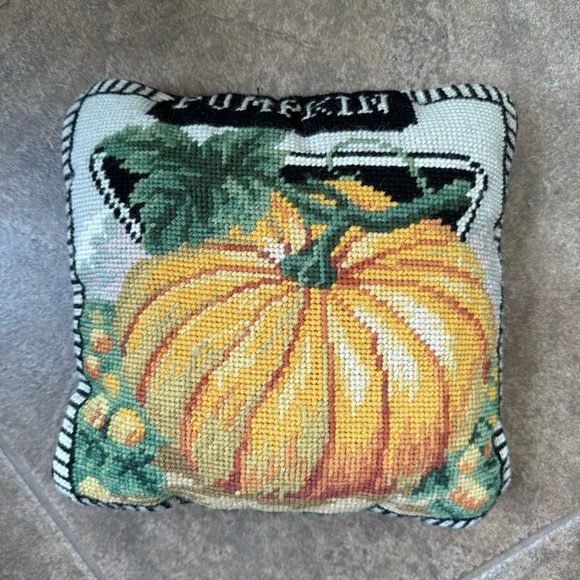 GUC - Fall PUMPKIN Needlepoint Accent Pillow - Picture 6 of 7